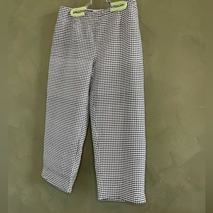 Ann Taylor LOFT black / white checked 100% silk seersucker cropped pants size 2
